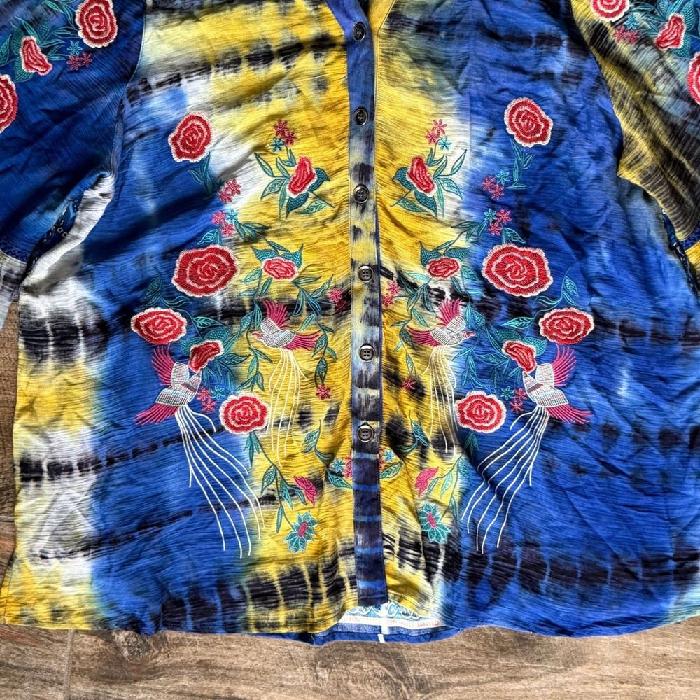 Caleesa Womens Boho Embroidered Floral Tie Dye Button Down Tunic Top, Blue, 1X - Picture 5 of 9